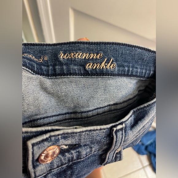7 For All Mankind ROXANNE ANKLE WITH RAW HEM Size 30 - Picture 3 of 7
